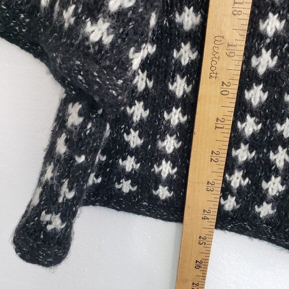 Beautiful Christopher & Banks Woman's XL Cardigan with Decorative Buttons - Picture 8 of 11